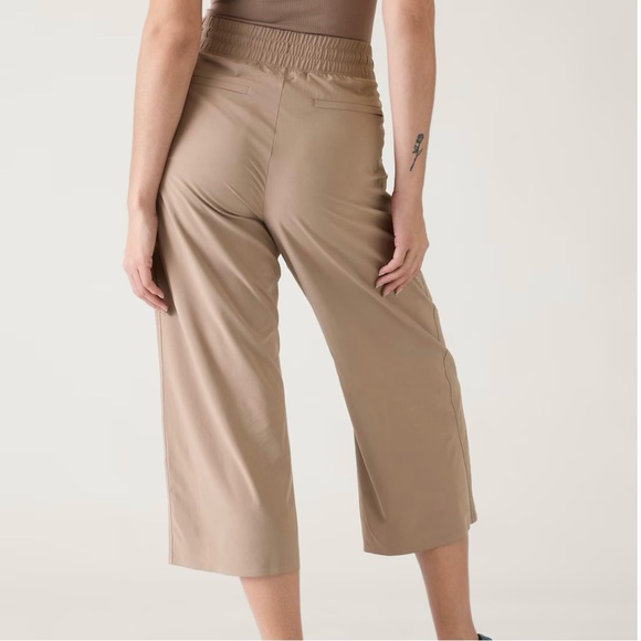 NWT Athleta Avenue Wide Leg Crop Sz 12 Pyrite Color item #657598 - Picture 5 of 12